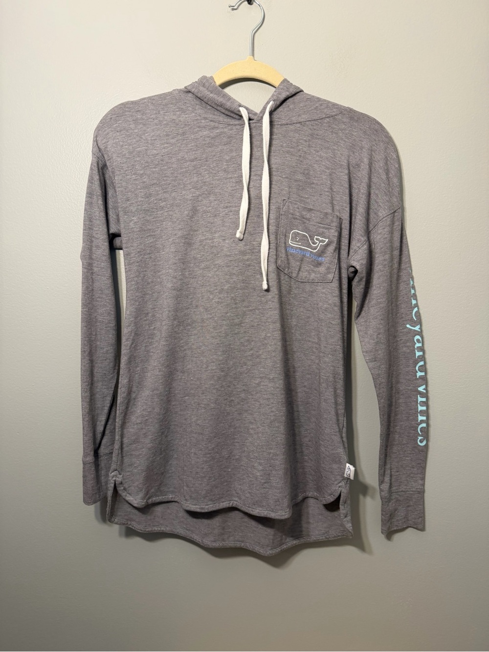 Vineyard Vines Heather Gray Long Sleeve Hooded Tee with Pocket Whale